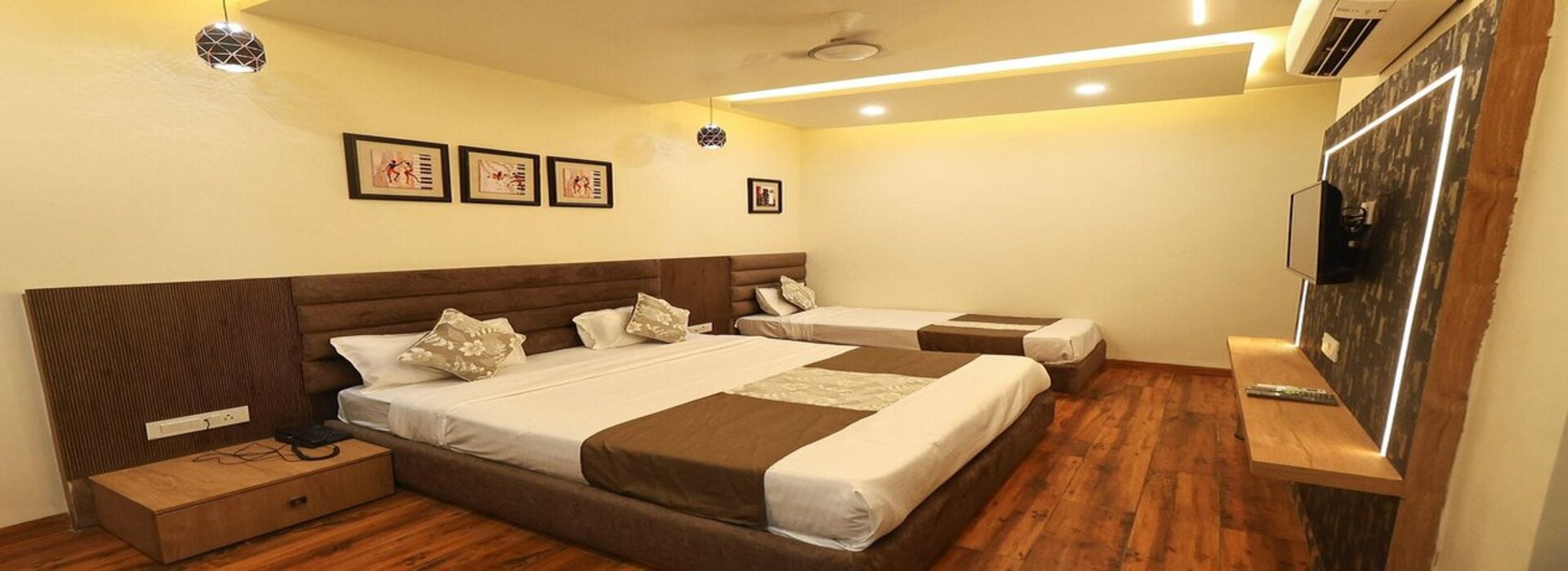deluxe room triple ujjain yatra